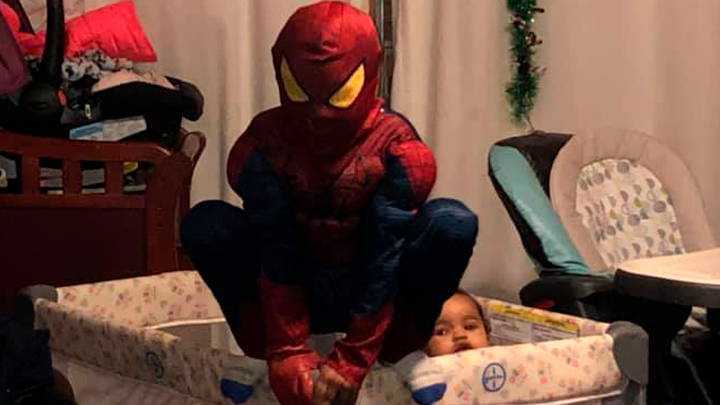 Facebook: niño conmueve a miles al vestirse de Spiderman para cuidar a su  pequeña hermana | Fb | Face | Marvel | El Hombre Araña | Janile Veramendi |  Tendencias | La República