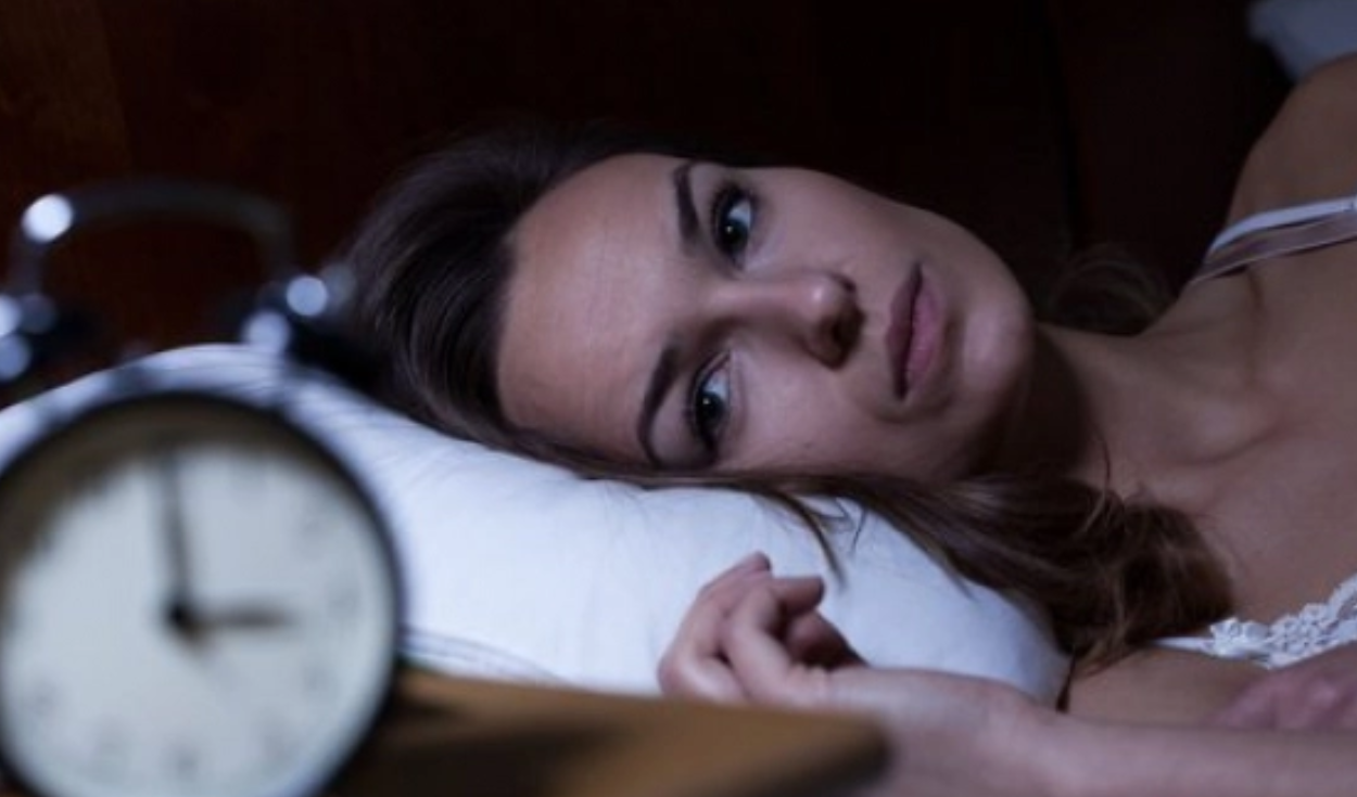 La falta de sueño es uno de los factores que causa espasmo ocular