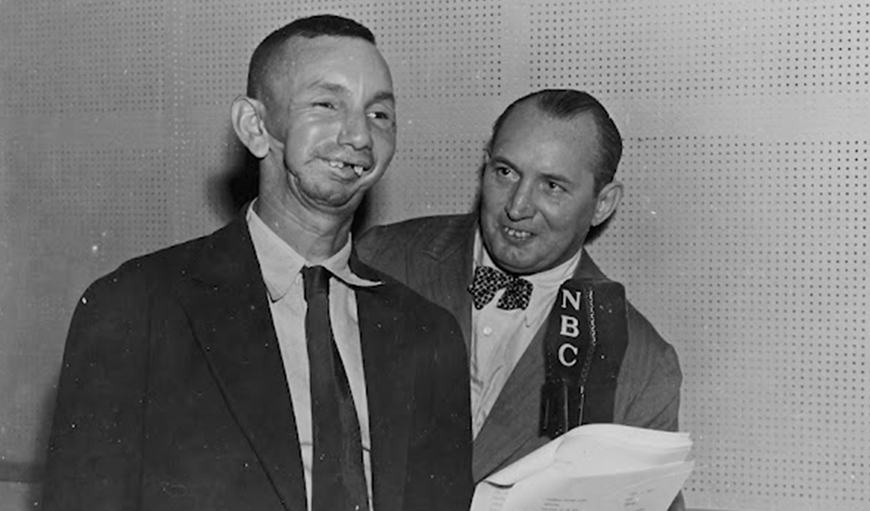 Wenceslao Moguel and Robert L. Ripley on the NBC radio show “Ripley's Believe It or Not!”.  Photo: BioBioChile