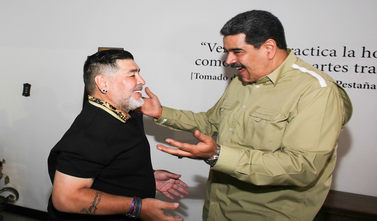 Maradona mantuvo buenas relaciones con Hugo Chávez y con Nicolás Maduro. Foto: AFP