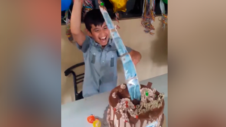 Facebook viral: Cumpleañero corta su torta y descubre el regalo escondido  en su interior | Face | FB | sorpresa | México | MX | Recreo viral | redes  sociales | | Tendencias | La República