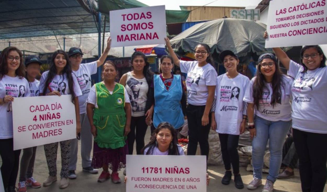 Católicas por el Derecho a Decidir difundiendo la campaña 'Todas somos Mariana'. Foto: Web CDD