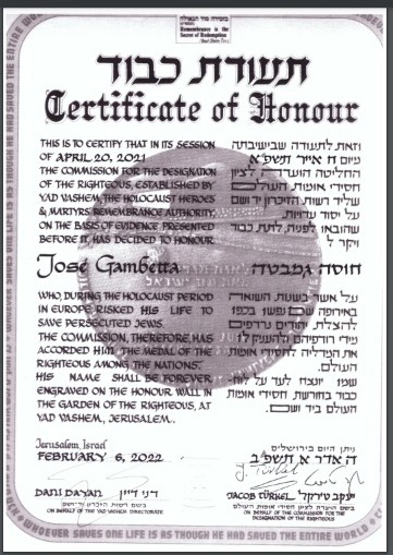 Award to José Gambetta.  Photo: Embassy of Israel
