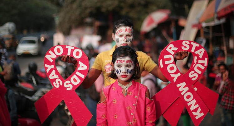 El origen del lazo rojo como símbolo de la lucha contra el sida