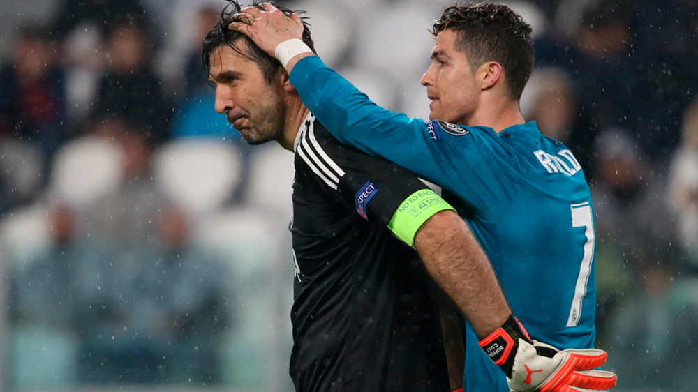 ✓Golaço de bicicleta em cima do Buffon ✓Colocou Zidane com a mão na cabeça  completamente sem reação ✓Foi aplaudido pelo estádio da Juventus LOTADO  Simplesmente Cristiano Ronaldo🔥🇵🇹