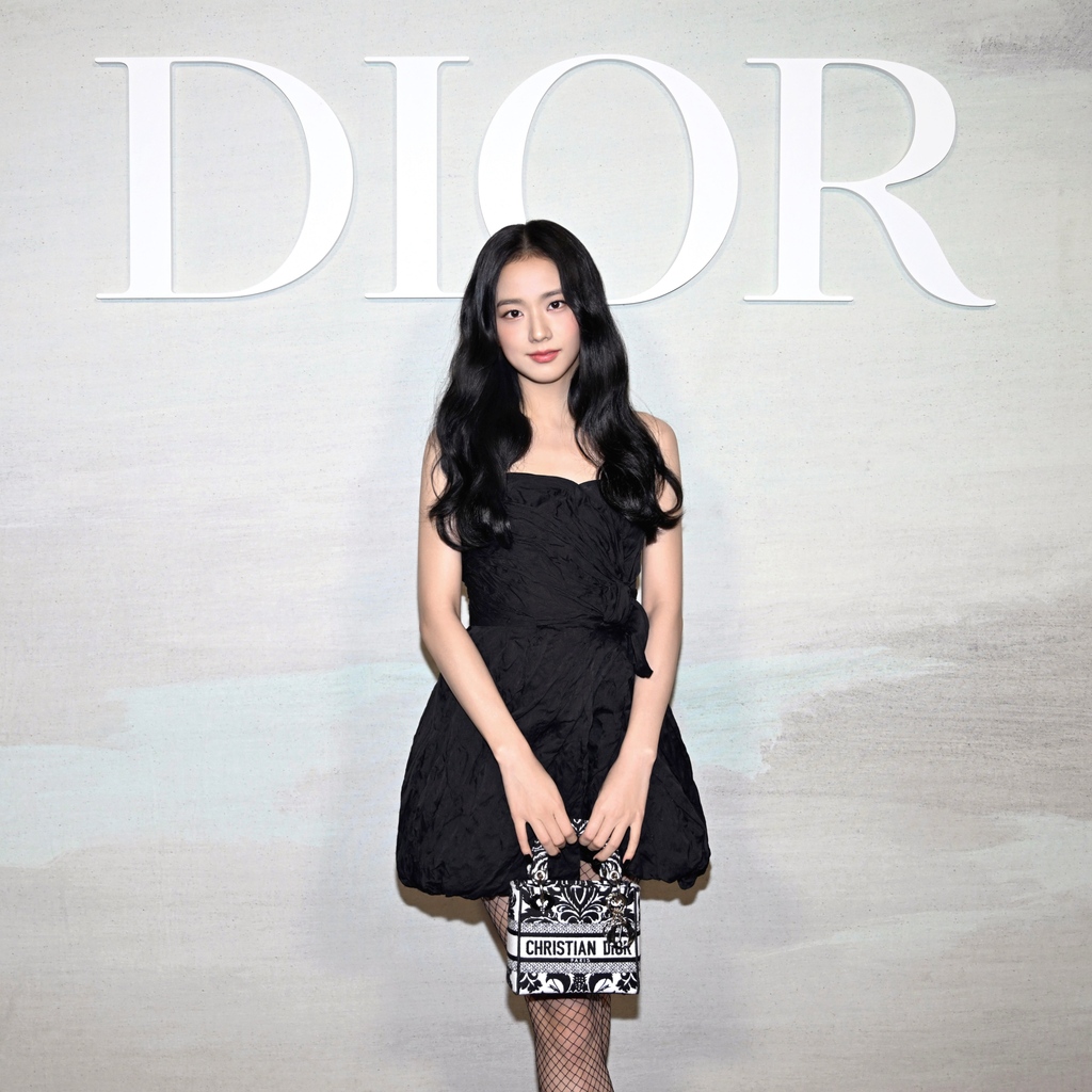 Jisoo y Cha Eun Woo en desfile de Dior: estrellas de BLACKPINK y