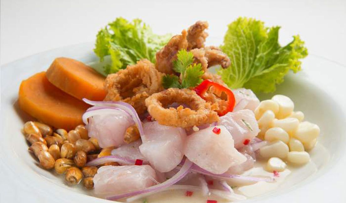 Así de fácil es recrear el plato bandera de la cocina peruana: El ceviche 8 Merca2.es Presentación del ceviche
