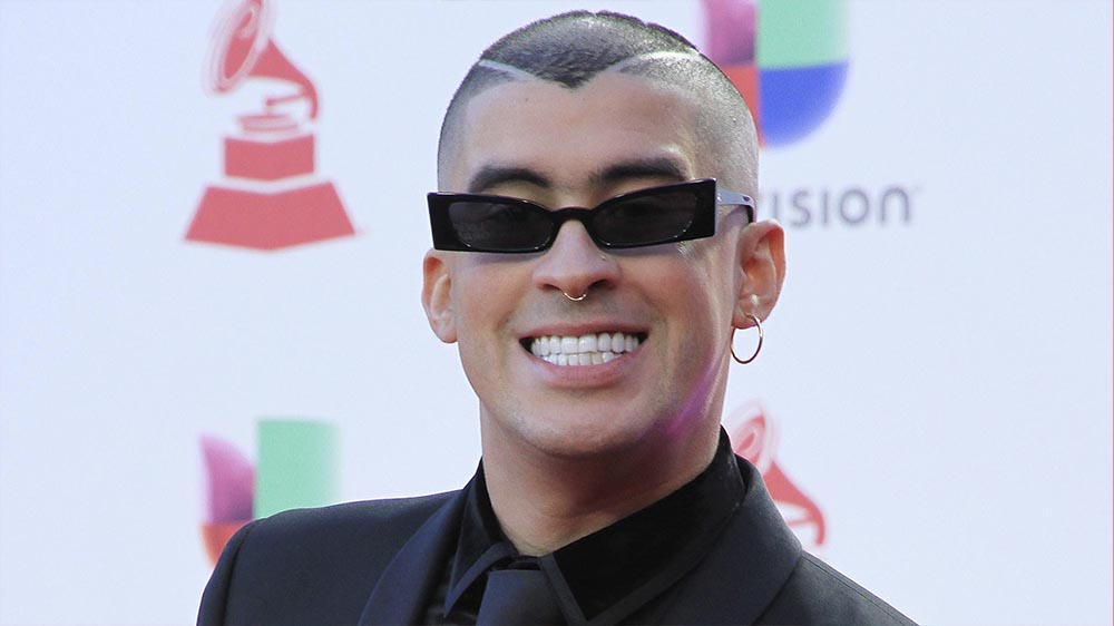 Bad Bunny o Papá Noel? El cantante repartió miles de juguetes para niños