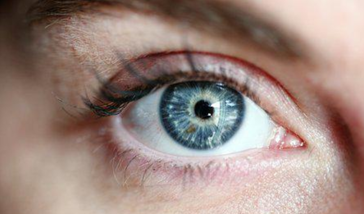El espasmo ocular se produce principalmente por el estrés