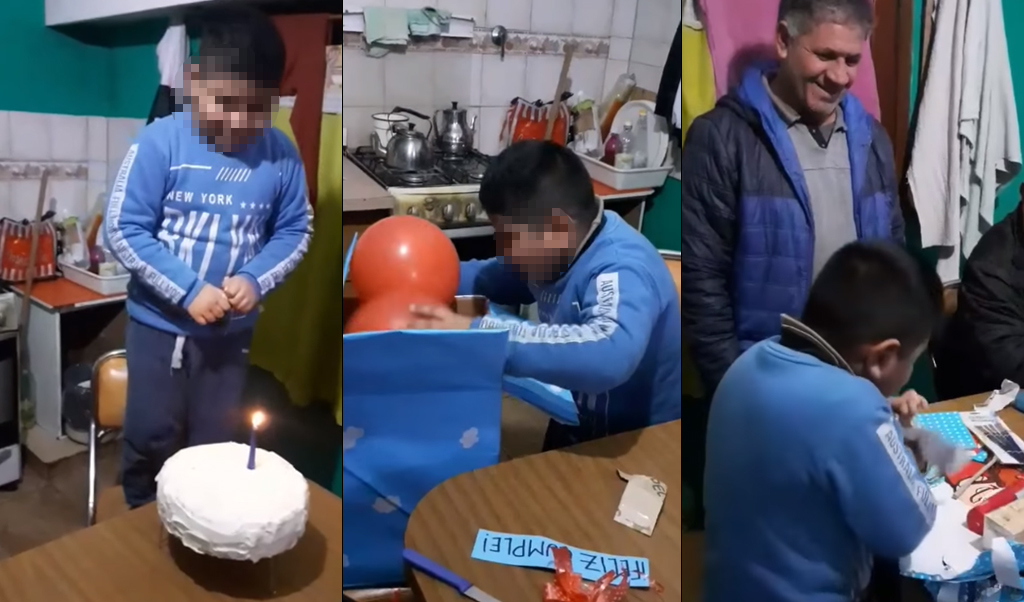 Niño Abriendo Una Caja De Regalo Durante La Fiesta De Cumpleaños