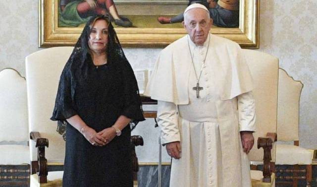 Dina Boluarte se reunió con el papa Francisco en el Vaticano