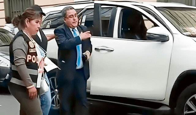 Congresista Luis Picón es detenido cuando salía del Palacio Legislativo