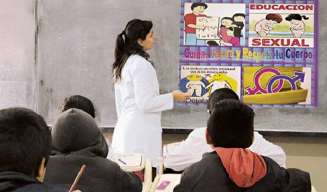 Comisión de Educación: aprueban que obstetras enseñen educación sexual
