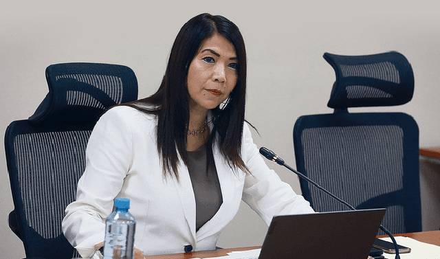 Patricia Benavides presenta denuncia constitucional contra María Cordero por recorte de sueldos