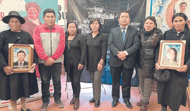 Deudos de muertos en Juliaca y Ayacucho exigen renuncia de Patricia Benavides