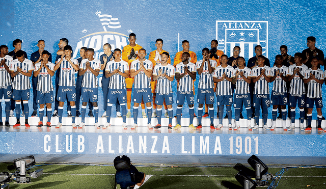 Noche Blanquiazul en el Estadio Nacional