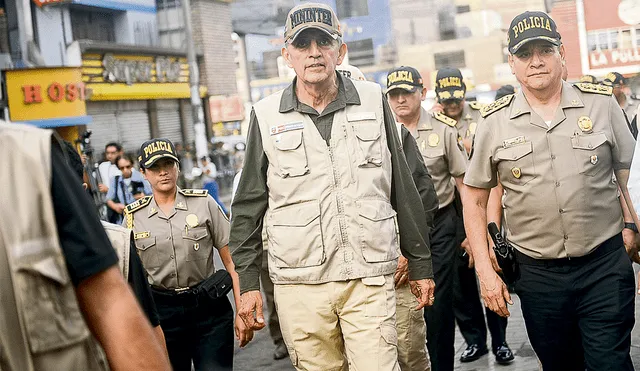 Gobierno culpa a comandante general PNP por agresión a Dina Boluarte
