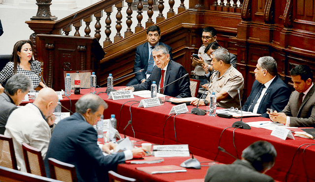 Dina Boluarte decidió cambio en la PNP, revela el ministro Víctor Torres