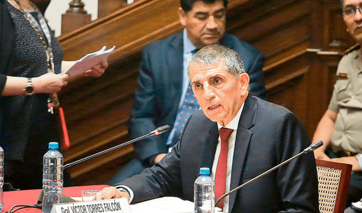 Congreso: piden que Víctor Torres renuncie antes de que lo interpelen