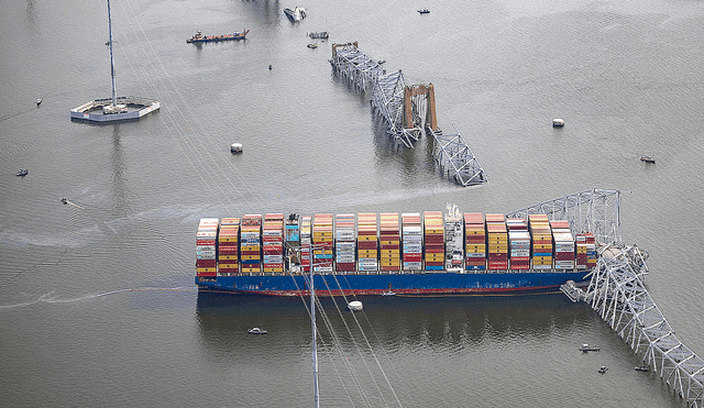 EE. UU.: barco choca y derrumba al mayor puente de Baltimore