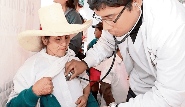 Proponen que solo se titulen los médicos que aprueben ENAM