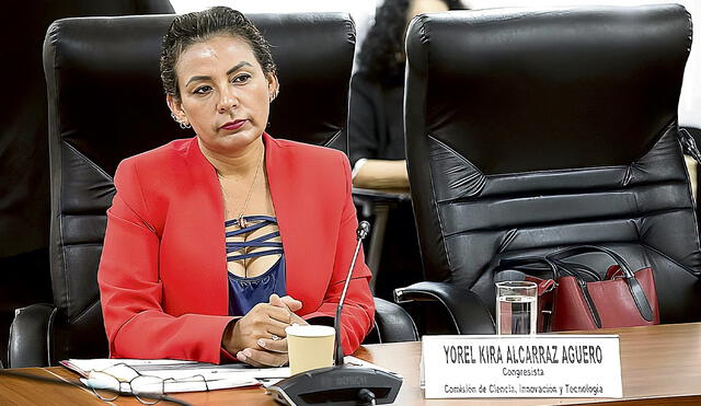 Kira Alcarraz no apoyó tres denuncias contra congresistas de Acción Popular