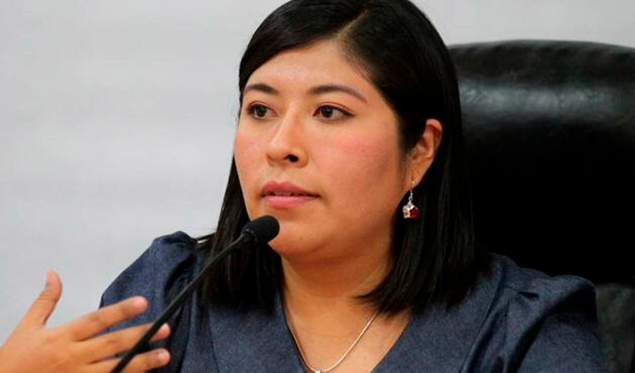 Denuncia constitucional contra Betssy Chávez en la SAC queda para informe final