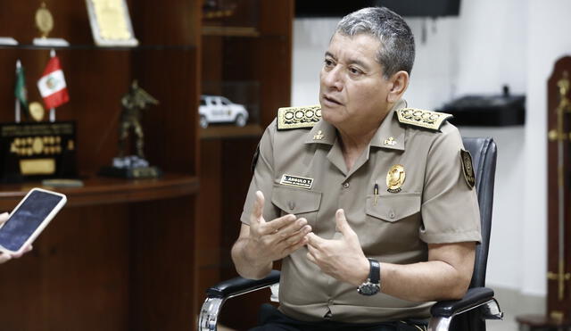 También espiaron a excomandante general de la Policía Nacional