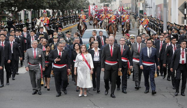 Gabinete ratifica búsqueda de sobrevivencia del gobierno