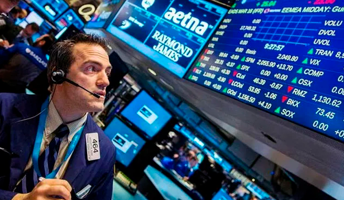 Wall Street repunta y se recupera de la caída mundial de mercados