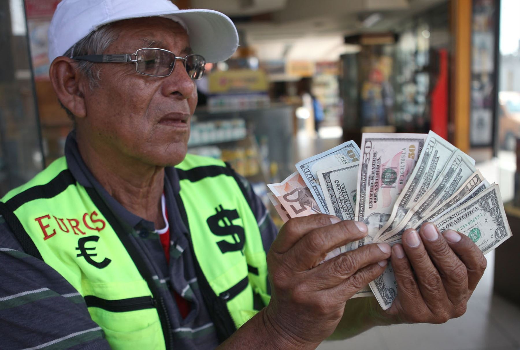 Tipo de cambio: dólar cierra a la baja hoy, lunes 26 de agosto, con S/3,7450