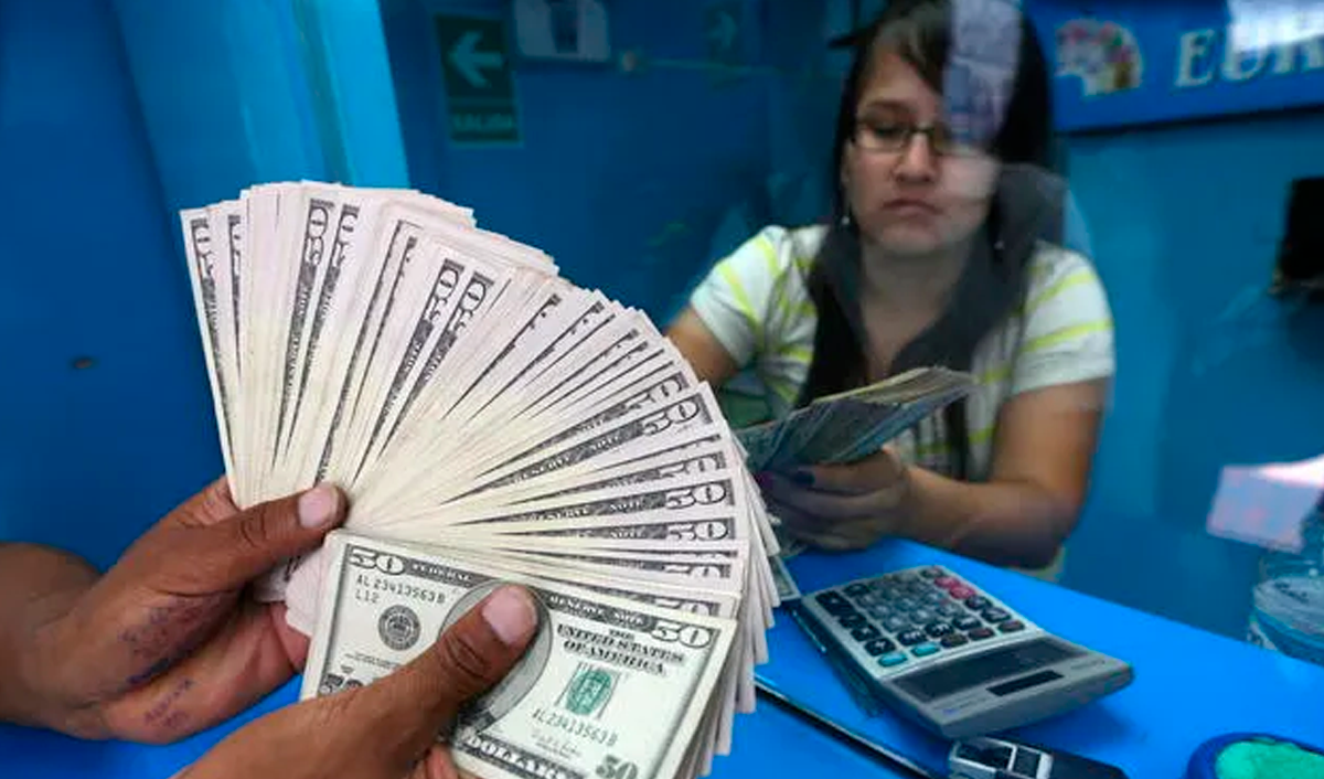 Tipo de cambio: dólar cierra a la baja hoy, martes 27 de agosto, con S/3,7370