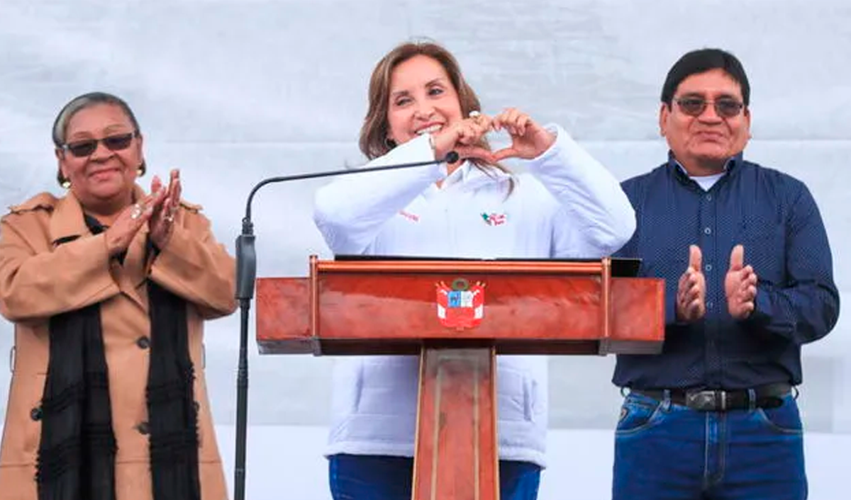 Dina Boluarte dice que abrazó a Juan Santiváñez porque 