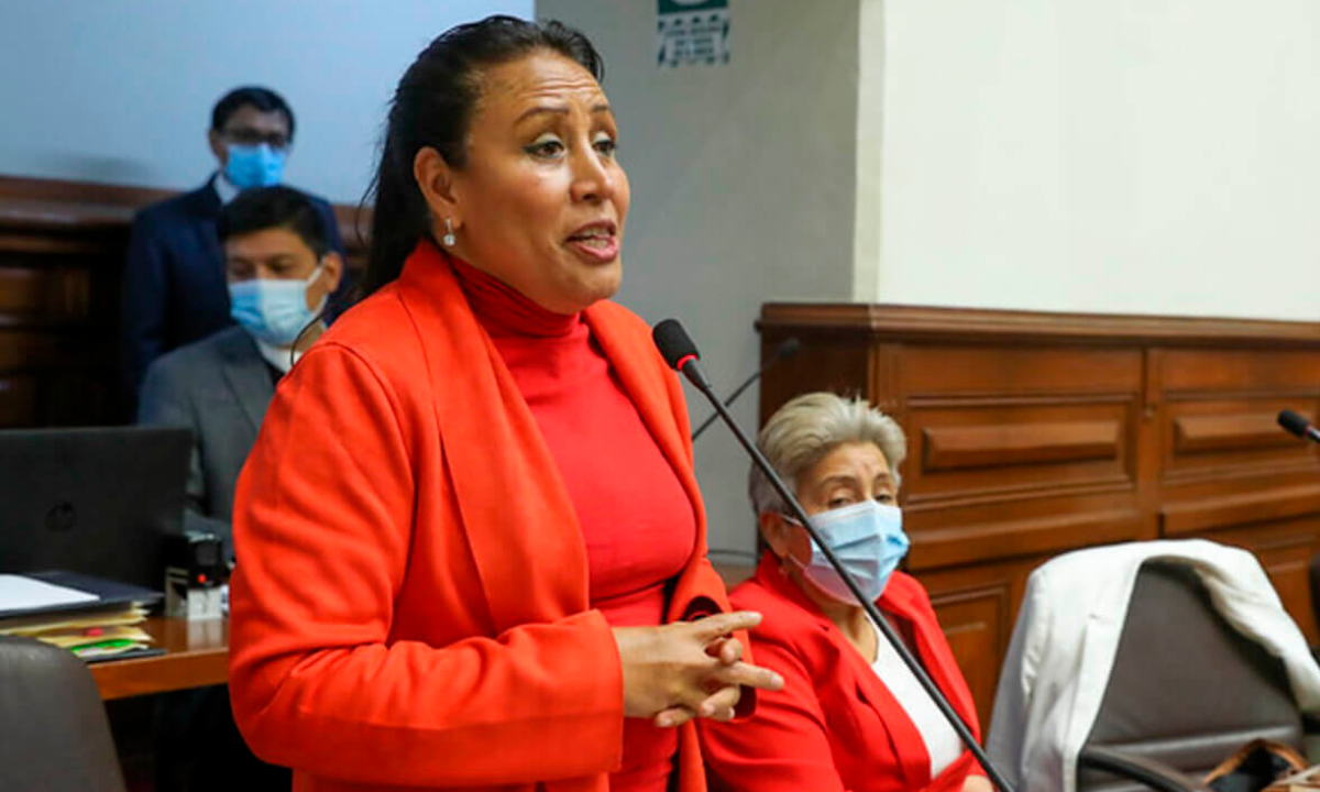 Allanan vivienda de la congresista Elizabeth Medina por presunta corrupción en obras municipales