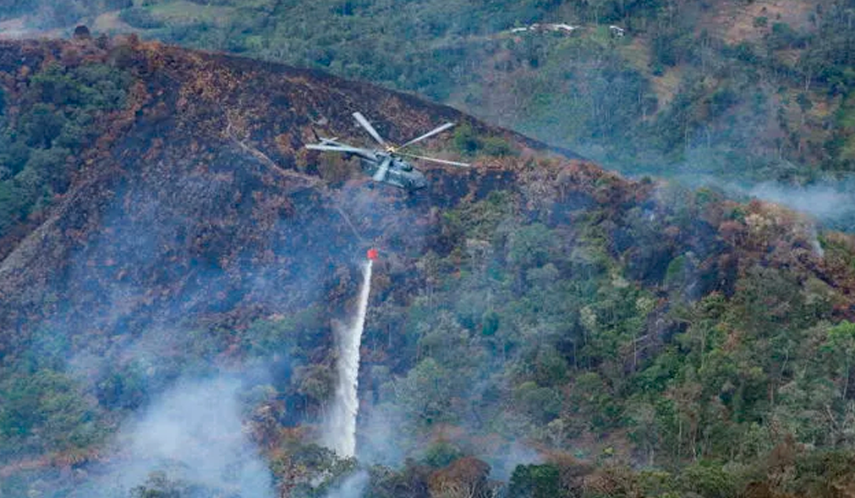 Primer ministro minimiza incendios forestales pese a muertos y daños