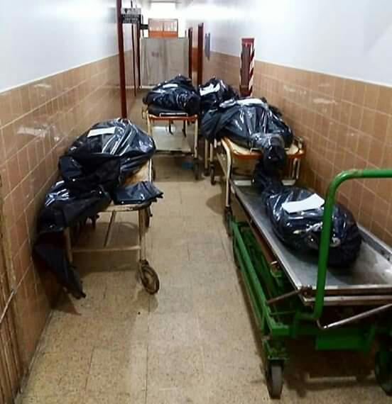 Los cadáveres fueron envueltos en bolsas negras en el Hospital Regional de Loreto.