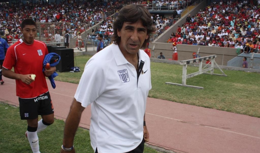 Gustavo Costas podría ser entrenador de Paraguay y enfrentar a Perú en Eliminatorias