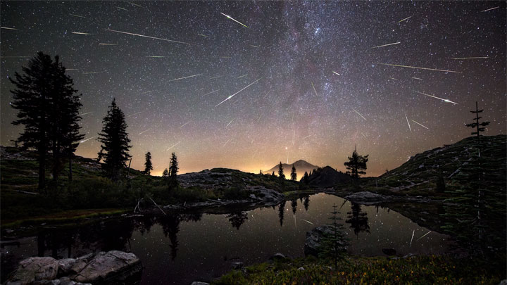 Lluvia de estrellas Perseidas captada en California, EE. UU. Crédito:  Brad Goldpaint / NASA.