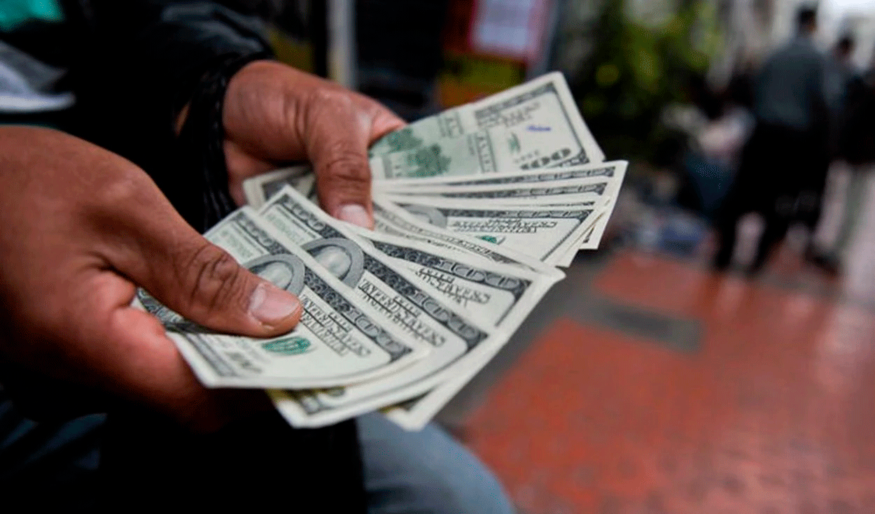 Dollar closes with slight decline: how much is it trading at this Wednesday, February 14?