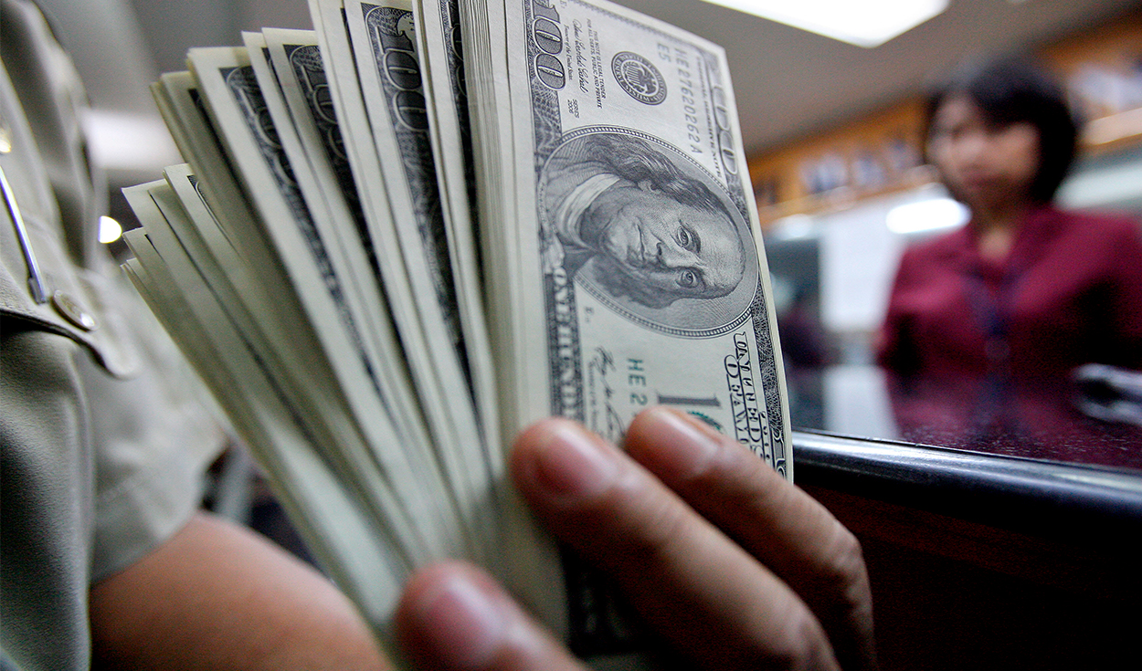 Dollar closes the day higher and stands at S/3.7450 this Wednesday, January 17