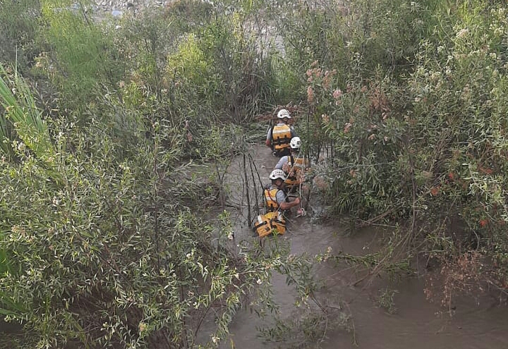 Trujillo: rescatan a dos personas atrapadas en islote tras desborde de río