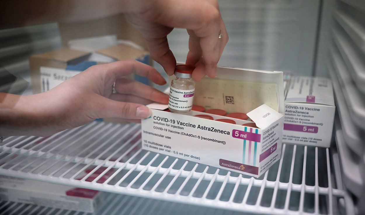 Las autoridades sanitarias en Chile se mostraron confiadas en la eficacia de la vacuna de AstraZeneca. Foto: EFE