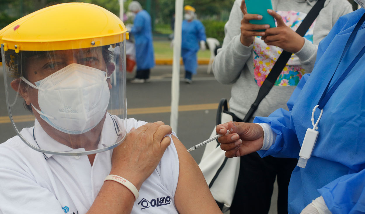 Los centros de vacunación de Lima y Callao atenderán todos los días, excepto los jueves. Foto: Carlos Contreras / La República