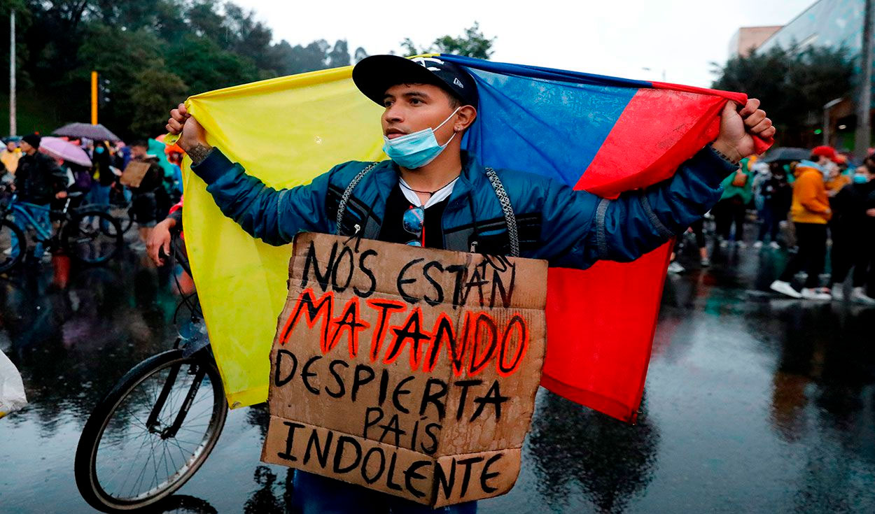 En Colombia mantienen una serie de demandas, entre ellas que culmine la represión policial. Foto: EFE