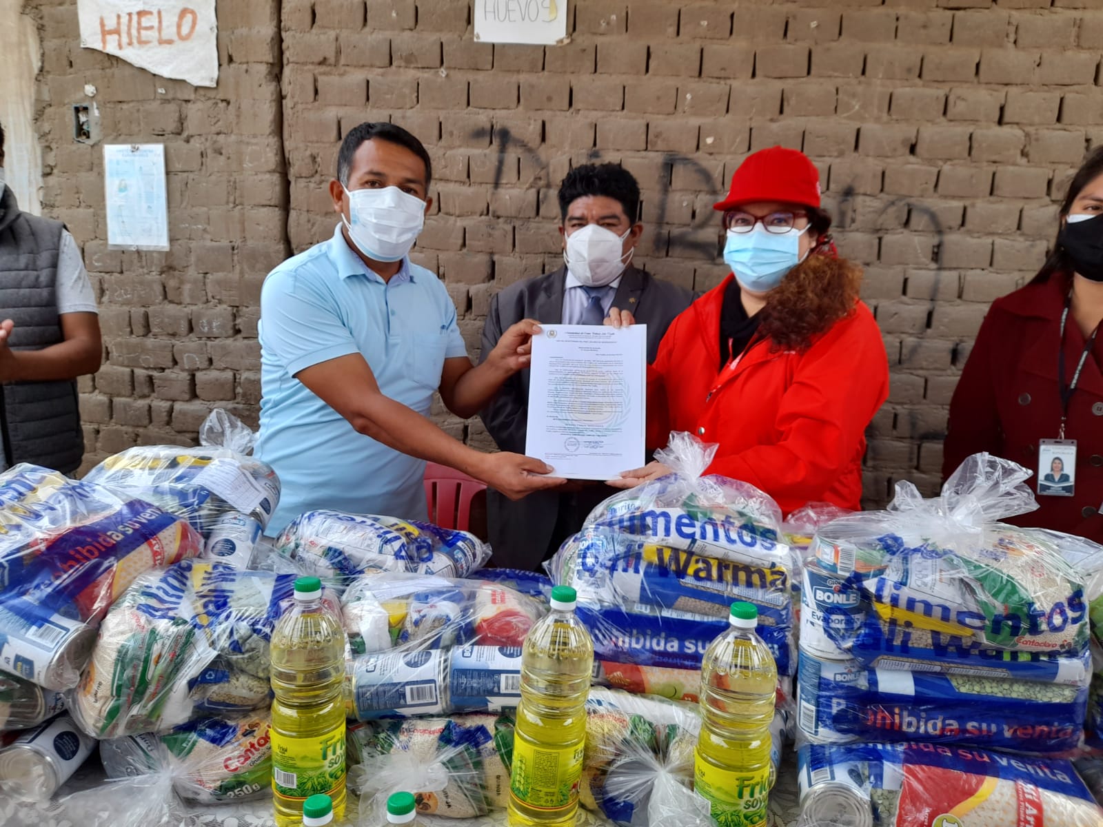 Trujillo: entregan alimentos para 120 ollas comunes en zonas de pobreza