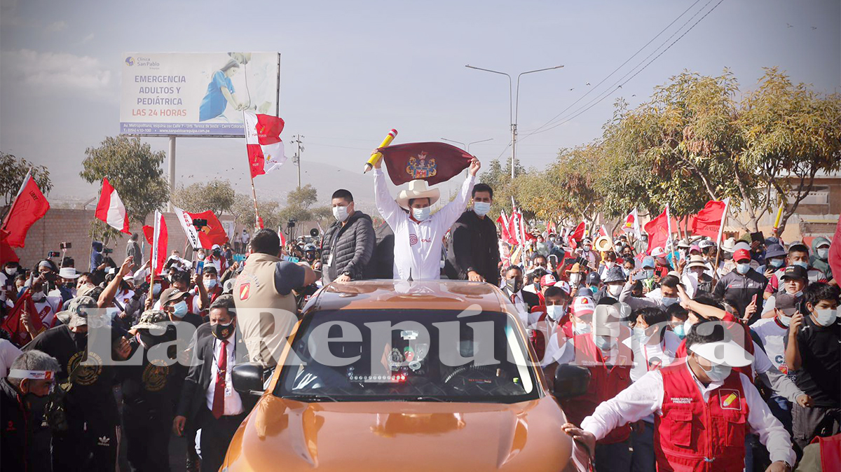 Castillo es el primero de los dos candidatos en arribar a Arequipa para el debate presidencial de este domingo. Foto: Oswald Charca / La República