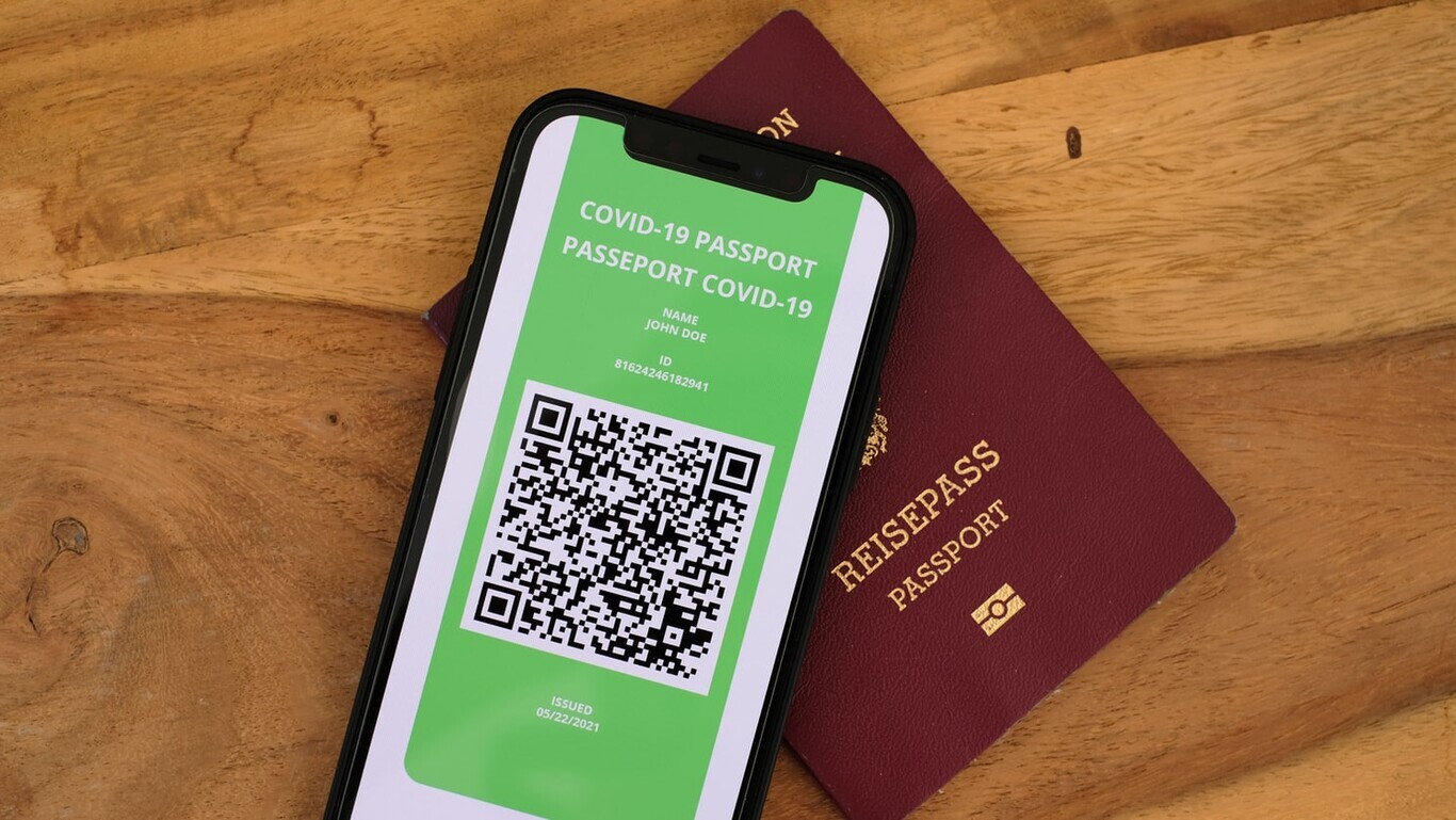 El Certificado COVID Digital de la UE, antes llamado Certificado Digital Verde, es un documento que permitirá eliminar las restricciones de viaje en los 27 Estados miembros, y también estará disponible para los países del Espacio Schengen. Foto: Xataka.