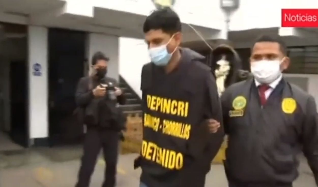 En la intervención, la policía incautó celulares y documentos robados, armas de fuego y una motocicleta lineal. Foto: captura de TV Perú