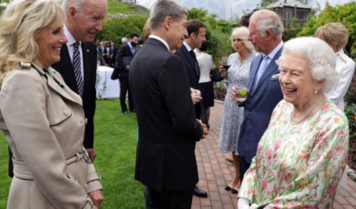 Reina Isabel II rinde homenaje a las víctimas del atentado del 11-S en el 20 aniversario