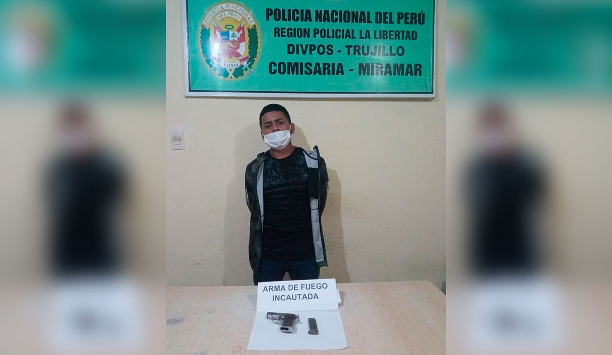 Trujillo: cae sujeto que blandía arma de fuego en frontis de cebichería